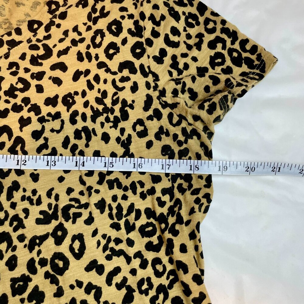 Old Navy Cheetah print T-shirt Size M - Picture 4 of 5